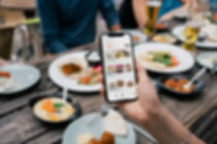 Ilustrasi menu makanan sehat di iOS