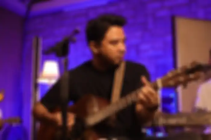 Netizen syok mendengar kabar gitaris band Geisha Roby Satria ditangkap gegara narkoba. Dulu, Roby sudah pernah ditangkap. 