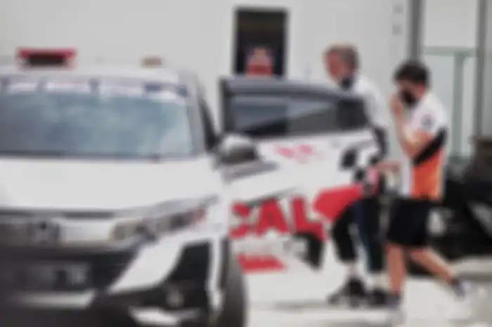 Marc Marquez saat dilarikan ke rumah sakit usai kecelakaan keras di MotoGP Mandalika. Kecelakaan yang membuat pola pikirnya berubah. 