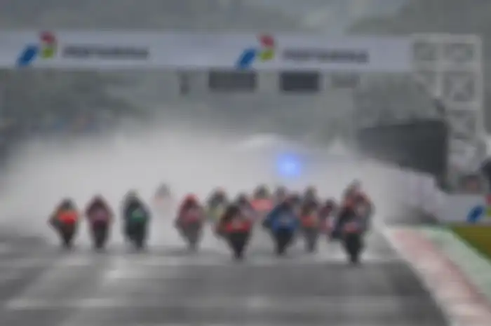 Kedepannya Indonesia masih akan menyelenggarakan sembilan kali lagi gelaran balap MotoGP, Presiden Joko Widodo minta semua berbenah.