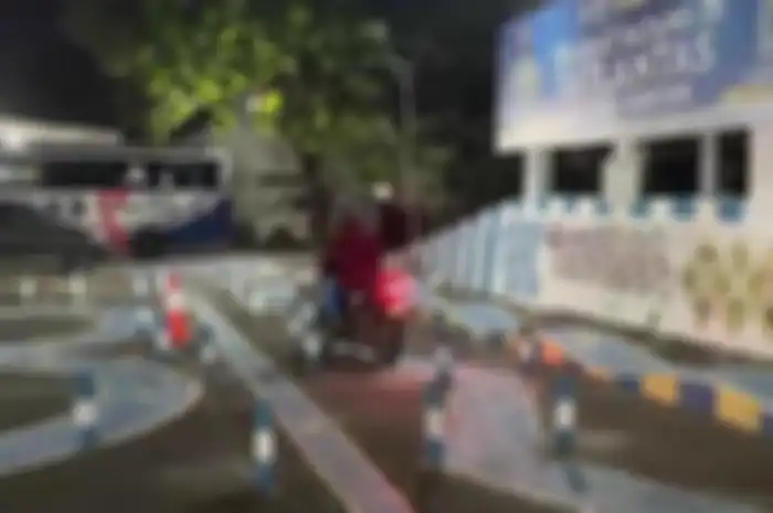 Cerita remaja di Gresik latihan bikin SIM 16 kali gagal sampai malam hari, akhirnya didatangi Kapolres.