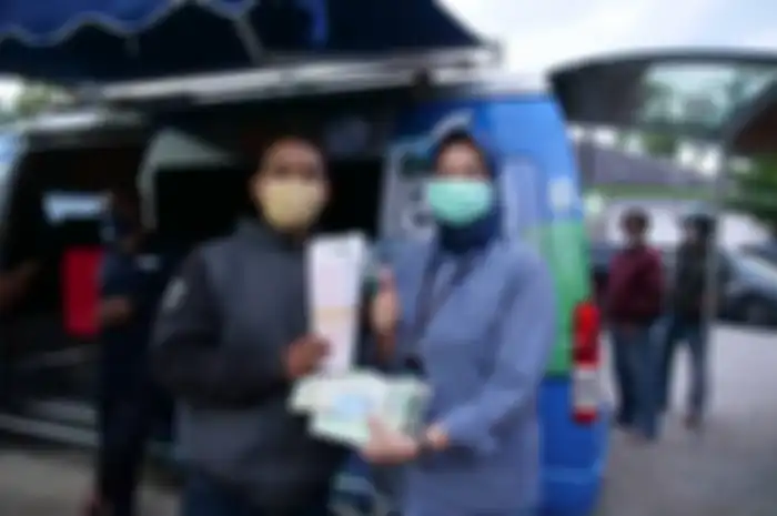 Foto ilustrasi layan Samsore. Jangan alasan bayar pajak kendaraan cuma bisa sore atau malam hari.