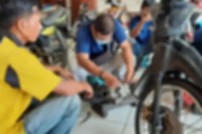 Kursus mekanik motor iMMi (Institut Mekanik Motor Indonesia), belajar jadi montir lengkap dari mesin, transmisi, sampai kelistrikan.