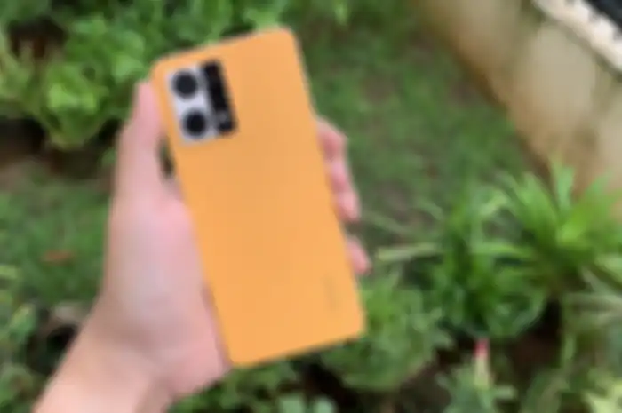 OPPO Reno7 dengan fitur microlens