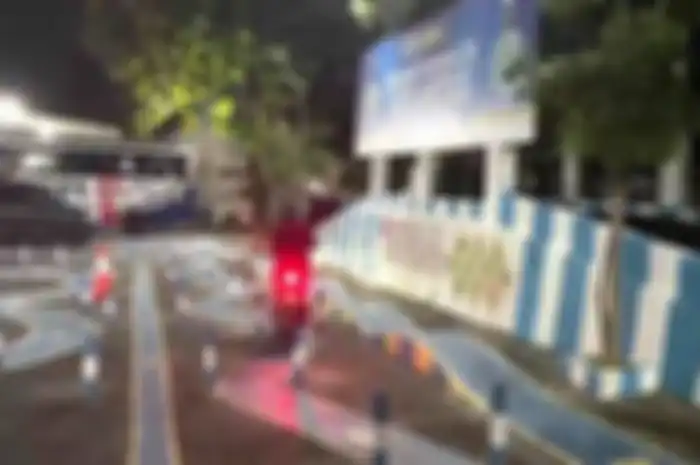 Setelah gagal tes zig-zag 16 kali, akhirnya Andrian dapat SIM C.