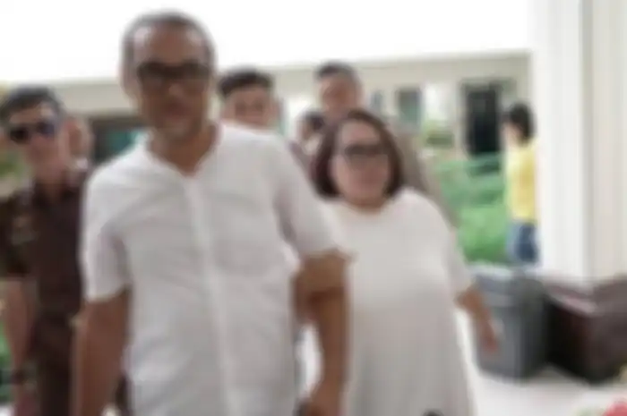 Nunung yang sempat tersandung narkoba dikabarkan meninggal dunia lewat foto kecelakaan. Dia rela bayar demi hubungan intim.