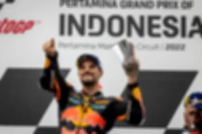 Juara MotoGP Indonesia 2022 di sirkuit Mandalika Lombok Miguel Oliveira mencatatkan diri jadi pembalap ketiga setelah legenda MotoGP Valentino Rossi