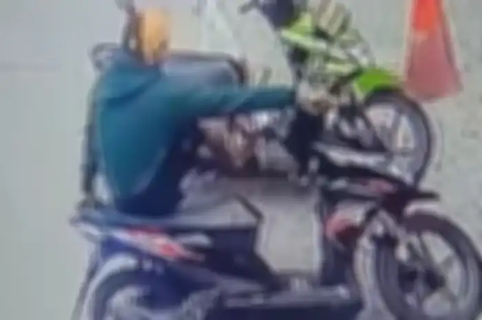 Maling motor cuma modal tendangan sakti
