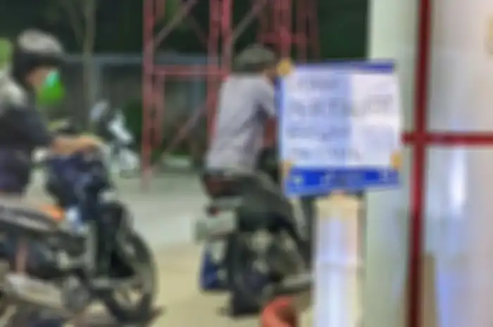 Bahan Bakar Minyak (BBM) jenis Pertalite mulai langka di Bandung, Jawa Barat, petugas SPBU mengungkap fakta mengejutkan.