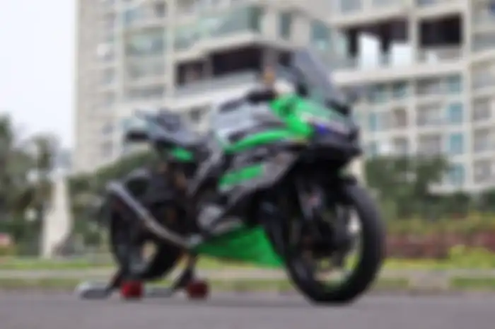 Modifikasi Kawasaki Ninja ZX-25R milik Sam, pede tampil hedon!