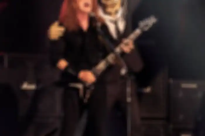 Dave Mustaine bersama Vic Rattlehead yang merupakan simbol Megadeth