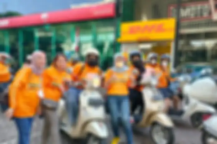 Komunitas motor Piaggio Indonesia (PIC) merayakan ulang tahun pertamanya dengan berbagai macam acara.