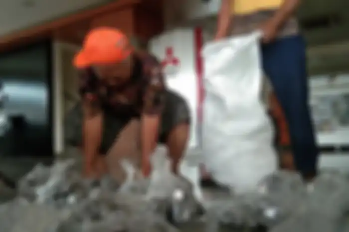 Haji Endang beli mobil baru Rp 600 jutaan pakai kumpulan uang koin Rp 500.