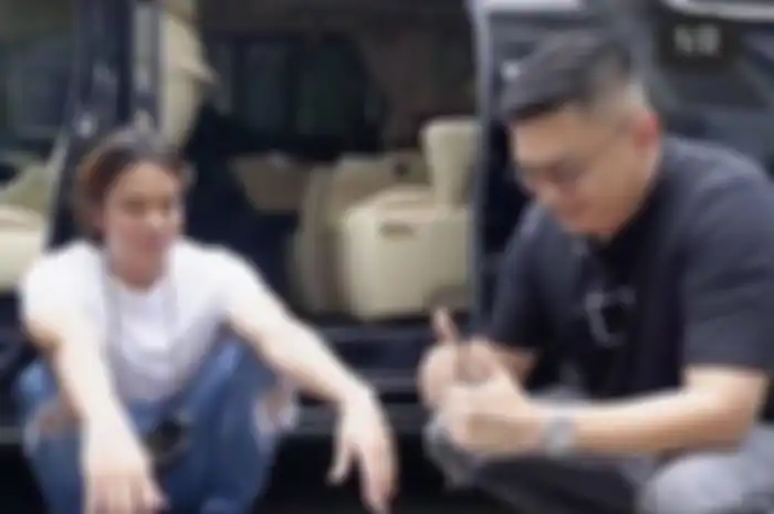 Billy Syahputra jadi sorotan gegara menerima uang sekoper dari pendiri DNA Pro Steven Richards. Polisi mulai menyelidikinya.