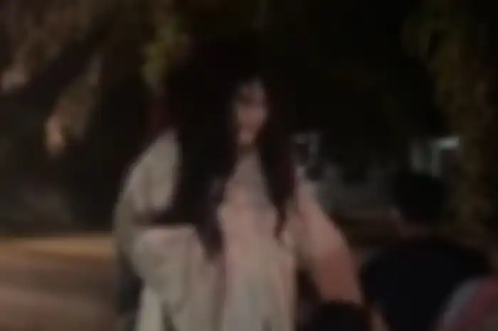 Kocak, video penampakan sesosok kuntilanak naik becak motor membangunkan warga untuk melaksanakan sahur.