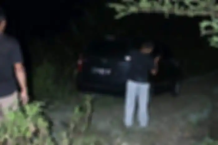 Bikin merinding, mobil Daihatsu Xenia milik pemudik tersesat di tengah sawah, padahal motor aja enggak bisa lewat.