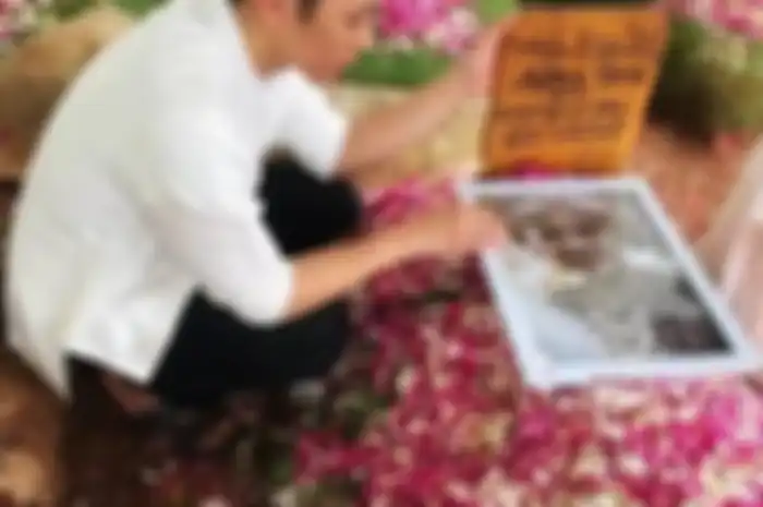 Anak Hatta Rajasa, besan SBY memilih tetap menduda hingga kini. Rasyid Rajasa ditinggal pergi sang istri untuk selamanya. 