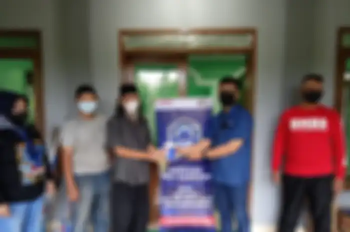 Yamaha bareng YRFI Bandung menggelar kegiatan bersih-bersih masjid