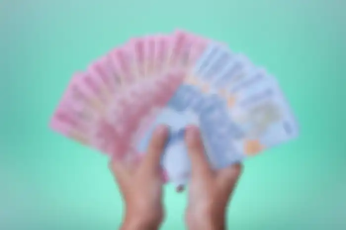 Ilustrasi uang dan daftar pinjol legal berizin dan terdaftar OJK Juli 2022.