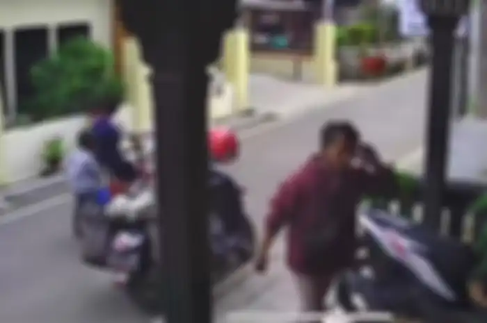 Kurir paket dibuang bengong oleh kelakuan dan ucapan bocah ciilk.