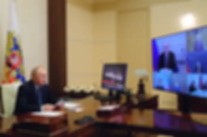 Vladimir Putin saat berpidato di hadapan pejabat tinggi ekonomi Rusia