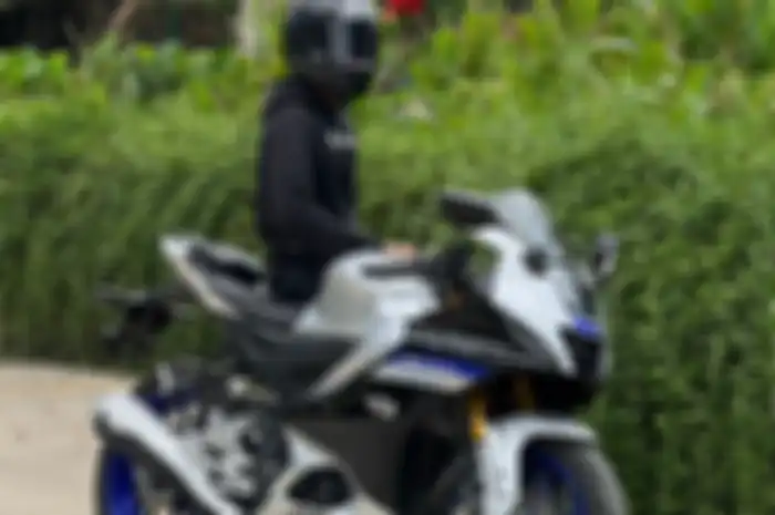Pembalap Indonesia Faerozi Toreqottullah jajal Yamaha R15M