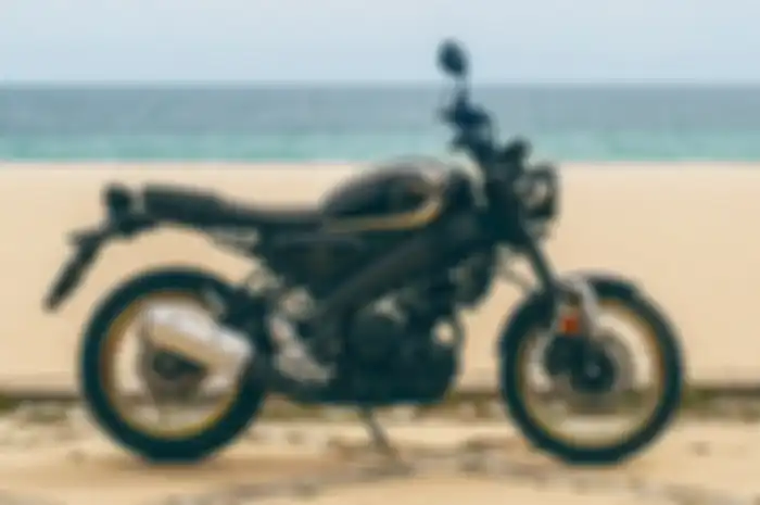 Yamaha XSR125 Legacy pakai pelek jari-jari warna emas