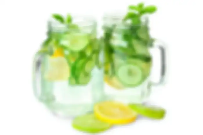 Manfaat air mentimun dan lemon untuk detoks.