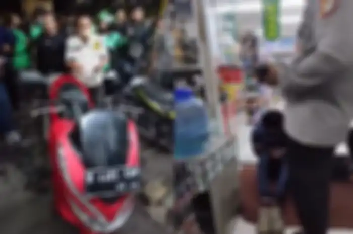 Maling motor incar Honda BeAT padahal naik Honda PCX, hampir dihakimi massa di Kalimalang, Jakarta Timur.