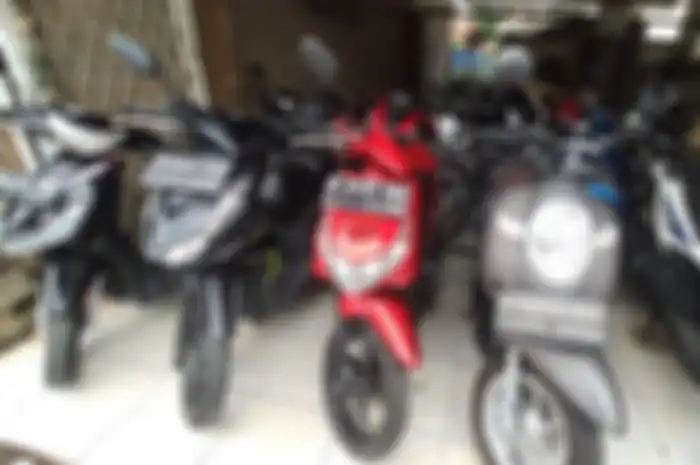 Ilustrasi diler motor bekas. Pilihan motor bekas Rp 6 jutaan pas buat jalan-jalan lebaran, ada Honda BeAT dan Honda Vario nih.