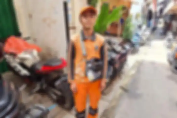 Petugas Penanganan Sarana dan Prasarana Umum (PPSU) dibegal geng motor, uang THR sebesar Rp 4,4 juta raib menjelang lebaran.