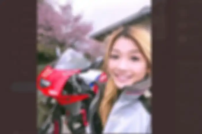Sering dijuluki Dewi Motor oleh netizen, ternyata wajah Azusagakuyuki bikin fans syok, satu negara kena tipu.
