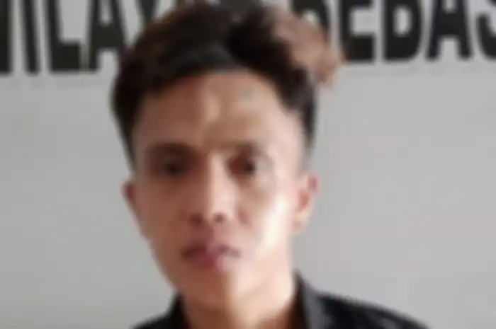 Pria berinisial RK nekat menghabisi seorang waria dengan martil. Bukan cuma itu, pelaku mencabut jantung korban gegara masalah sepele ini. 