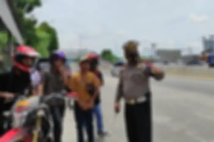 Keliru pakai Google Maps, enam pemudik motor asal Aceh ini nyasar masuk ke jalan Tol Amplas.