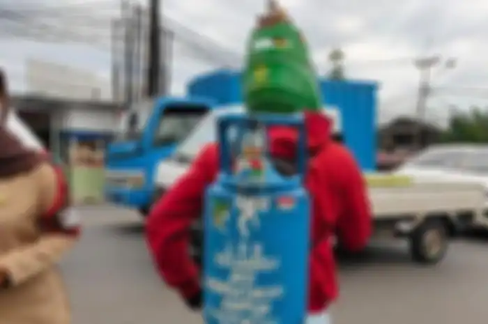 Mudik gendong tabung gas elpiji