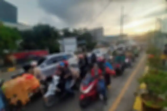  Pelabuhan Merak mulai dipadati ribuan pemudik motor dari Sumatera saat arus balik.