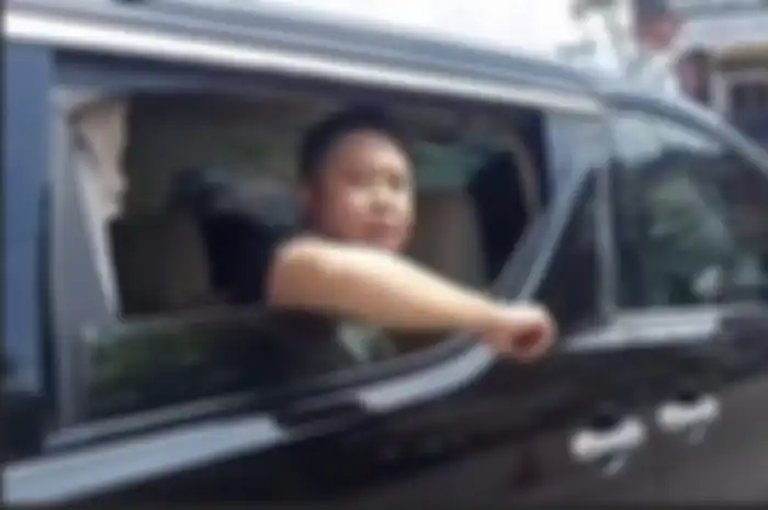 Penumpang Alphard yang memaki polisi di Tasikmalaya itu ternyata punya profesi begini. Foto tampangnya sengaja diviralkan. 