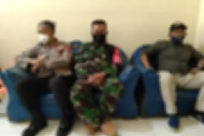 Penumpang Alphard memaki-maki polisi yang atur lalu lintas arus balik di Tasikmalaya. Ternyata polisi itu punya jabatan mentereng di Polda Jabar.