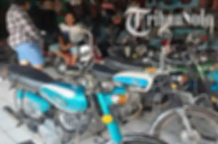 Mengintip dealer motor bekas jadul, Honda C series dan Yamaha V series dijual mulai dari Rp 10 jutaan.