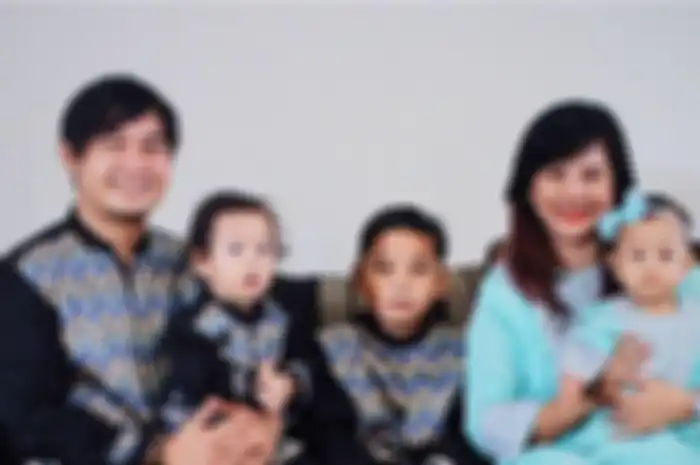 Brian Kresna memutuskan keluar dari Sheila on 7 setelah 18 tahun bergabung. Ternyata istri Brian sempat viral gegara ribut di dalam pesawat. 