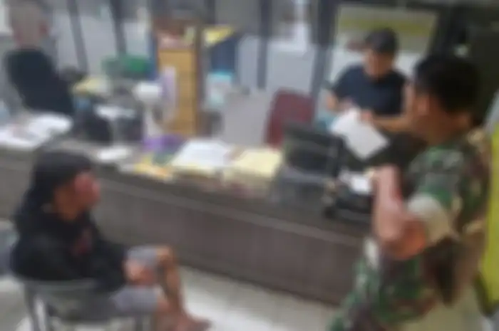 Prajurit TNI AD dari Yonarhanud 10/ABC Kodam Jaya berhasil membikin muka begal Kebaoran Baru bonyok. Ternyta punya ilmu lumpuhkan musuh. 