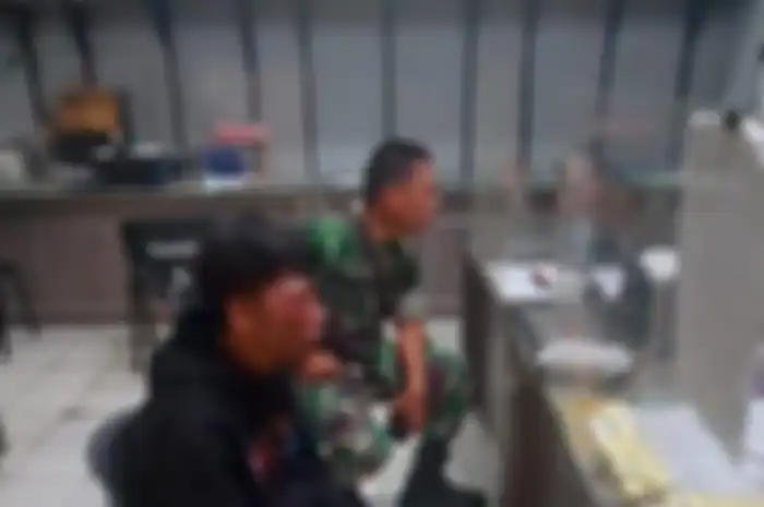 Kronologi 2 anggota TNI diserang begal di Kebayoran Baru, Jakarta Selatan, tendang motor satu pelaku begal berhasil ditangkap.