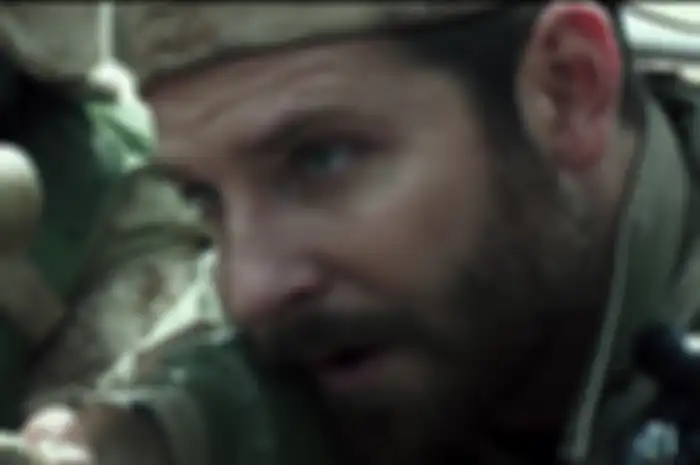 Bradley Cooper dalam American Sniper (2014)