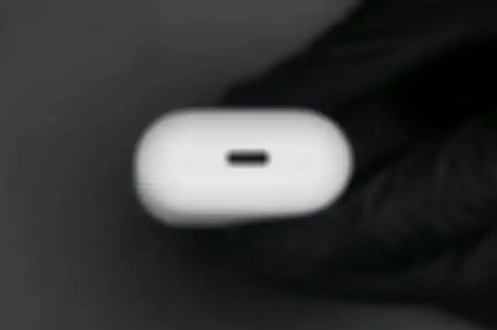 Case AirPods dengan USB Type-C