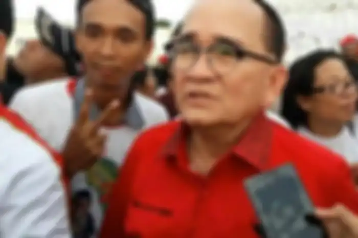 Ruhut Sitompul lawan main Peggy Melati Sukma di sinetron Gerhana dipolisikan. Ternyata Ruhut musuh bebuyutan Hotman Paris. 
