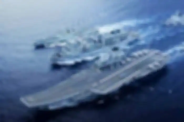 ILUSTRASI - Kapal induk Liaoning Angkatan Laut China terlihat dalam tangkapan layar ini dari video yang dirilis oleh angkatan laut.