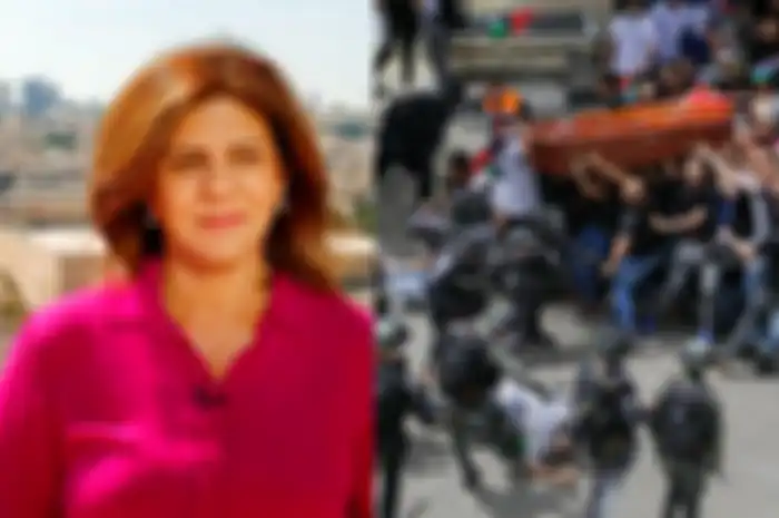 Polisi Israel menyerang para pelayat saat membawa peti mati jurnalis Al Jazeera yang terbunuh Shireen Abu Aqla ketika prosesi pemakaman di Yerusalem, Jumat (13/5/2022)