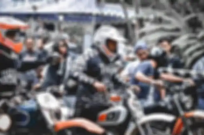 Ilustrasi Pengendara Motor Trail