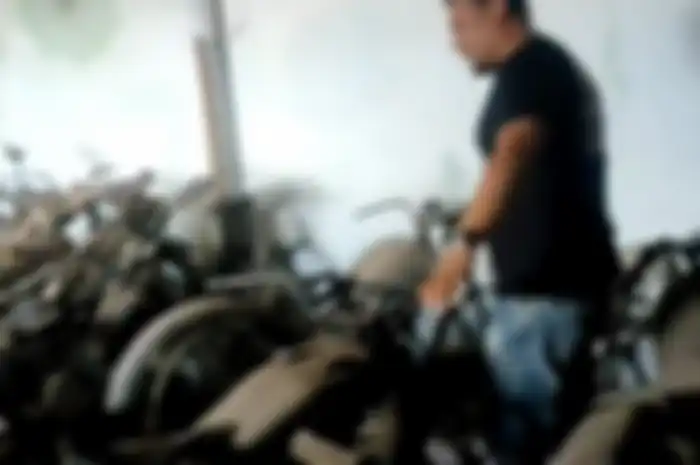 Harta karun motor klasik di gudang tua
