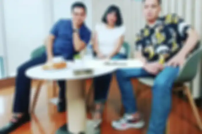 Ramalan anak indigo Hard Gumay bikin foto Andhika Pratama langsung digeruduk. Mata batin Hard Gumay lihat Vanessa Angel terguling-guling.
